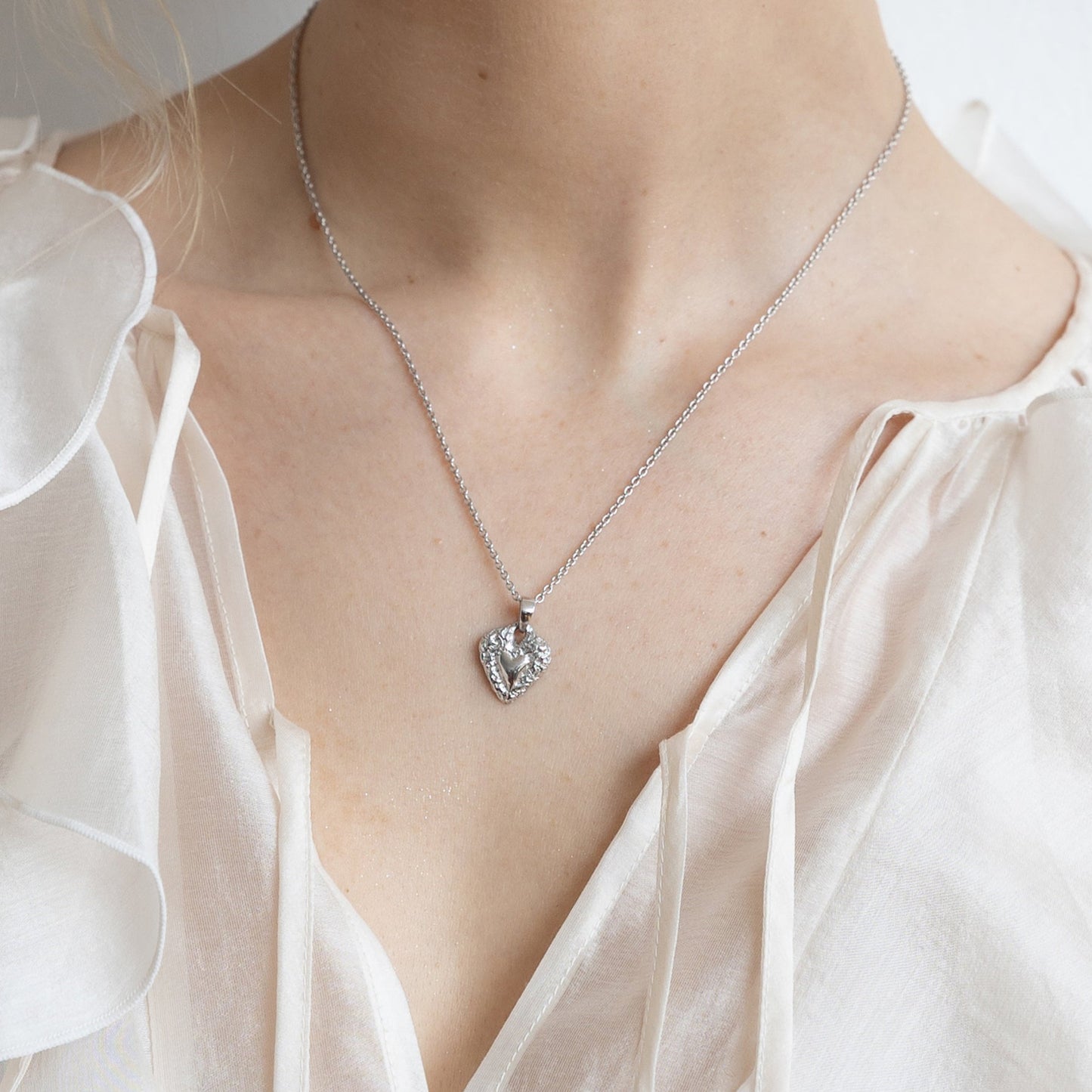 silver heart necklace Amoura, heart necklace, heart pendant, silver necklace, heart charm necklace, necklace with heart, love heart necklace, jewelry trends, necklace trends