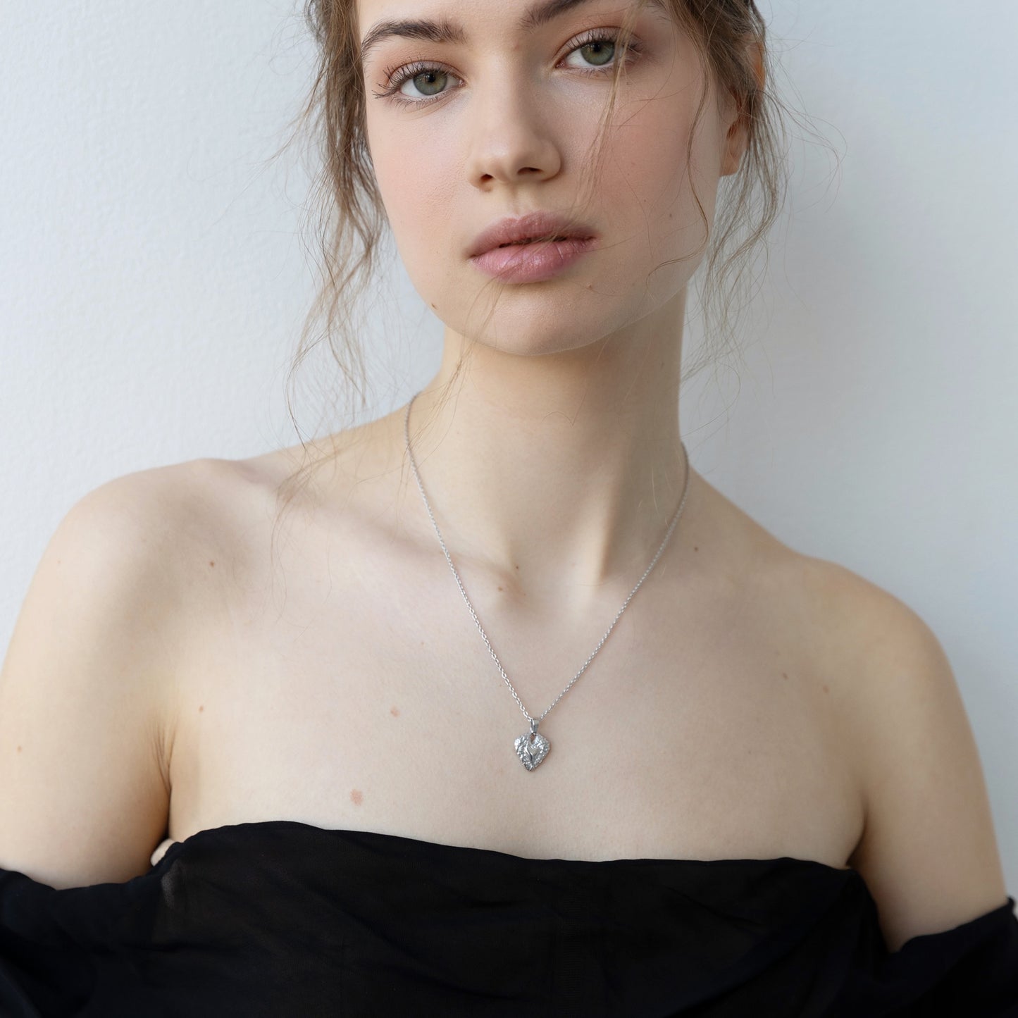 heart necklace silver, dainty heart pendant, silver heart necklace Amoura, love necklace, necklace with heart heart locket, silver necklace, silver heart charm
