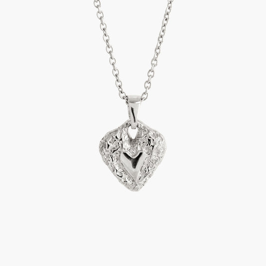 dainty heart necklace, dainty jewelry, silver heart necklace Amoura, heart necklace, silver heart necklace, heart pendant, heart charm necklace, silver necklace, necklace with heart, trending jewelry, jewelry trends