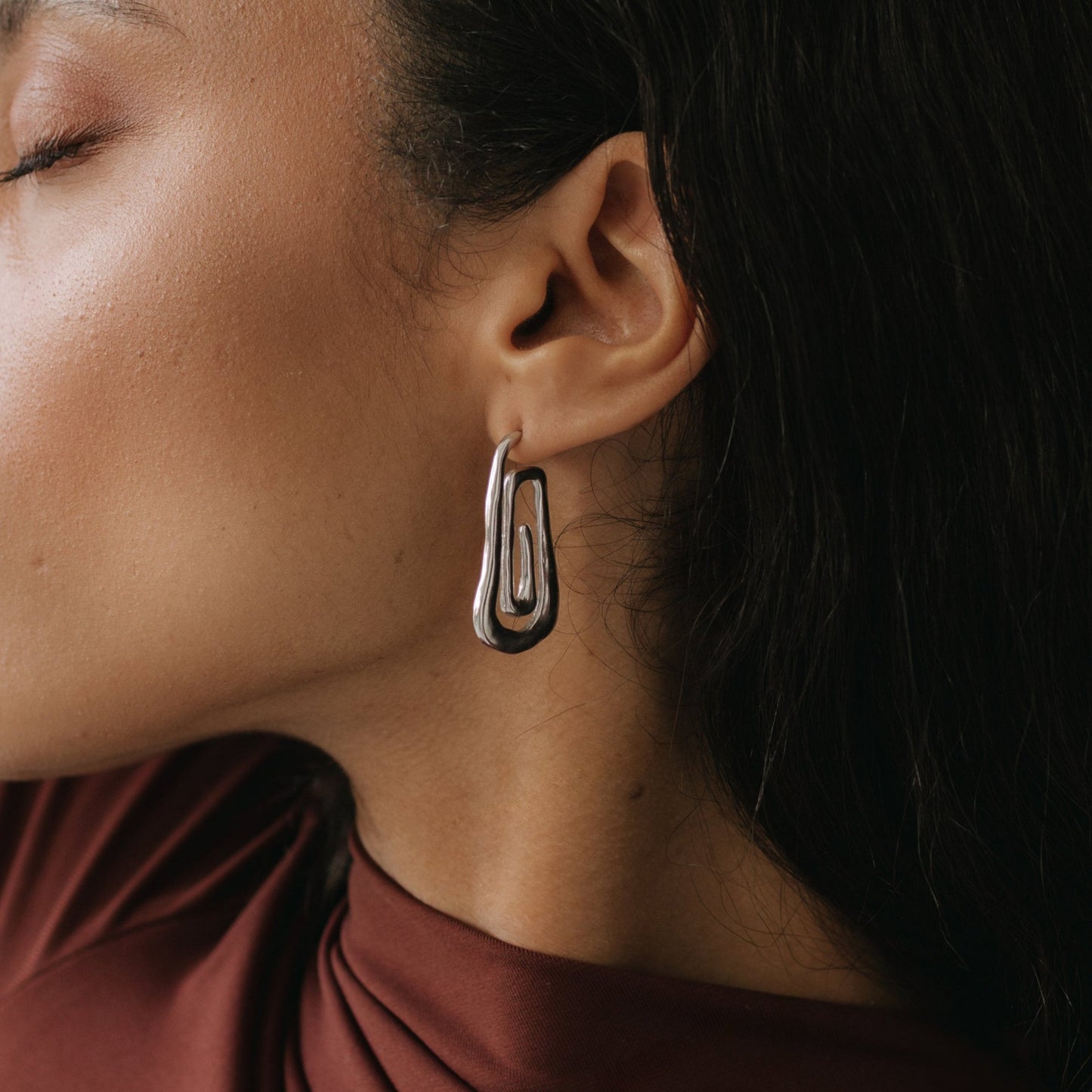 spiral hoop earrings silver, spiral earrings, statement earrings, twist earrings, twist hoop earrings, spiral jewelry, swirl earrings, hoop earrings, silver earrings, silver jewelry, chunky hoop earrings, large stud earrings, jewelry trends, earrings trends