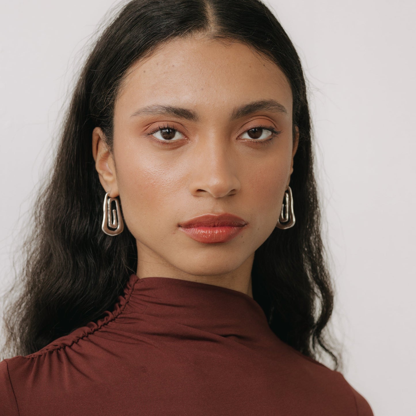 silver hoops, spiral earrings silver, swirl earrings, statement earrings, twist earrings, twist hoop earrings, silver earrings, silver jewelry, earrings trends, large stud earrings, large hoop earrings, stud, statement earrings, statement jewelry, handmade jewelry, modern earrings, jewelry trends, earrings trends,