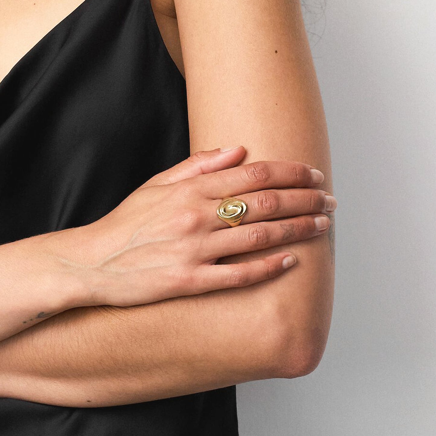 ONDINE OVAL RING GOLD