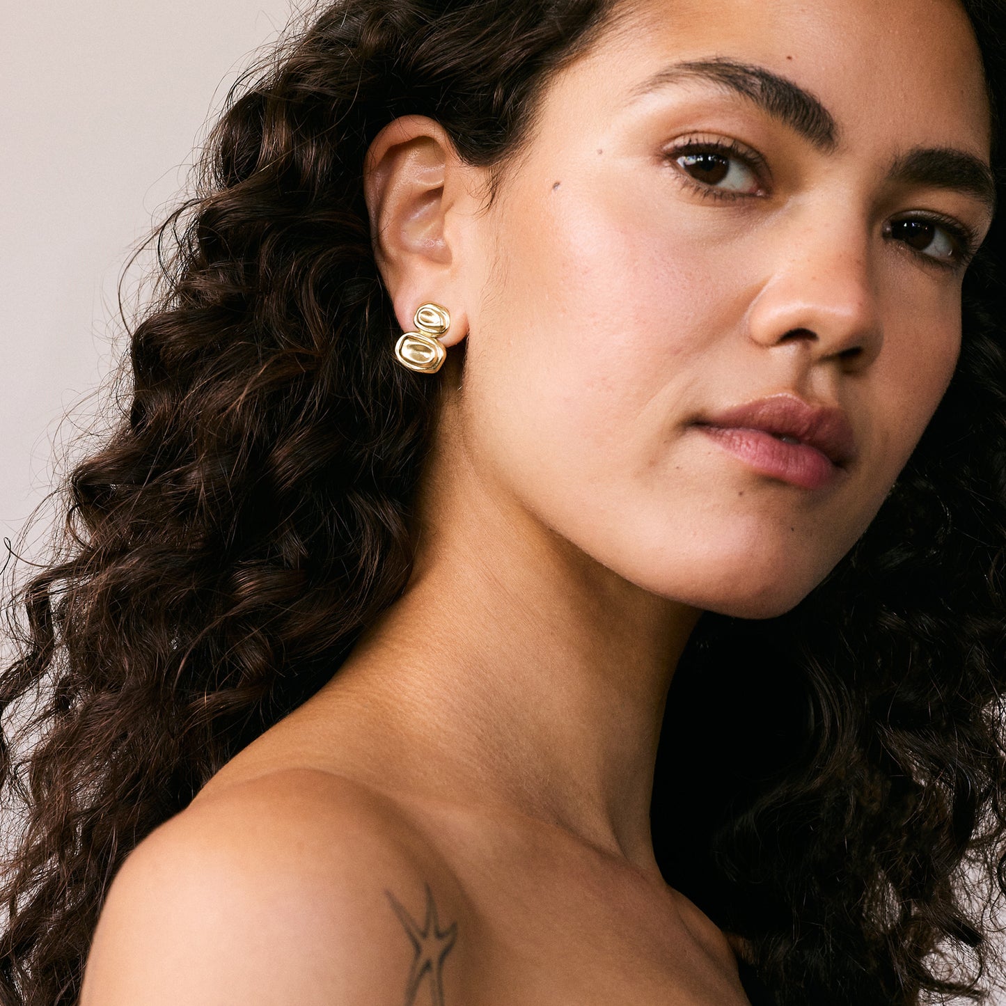 PEBBLE EARRINGS GOLD