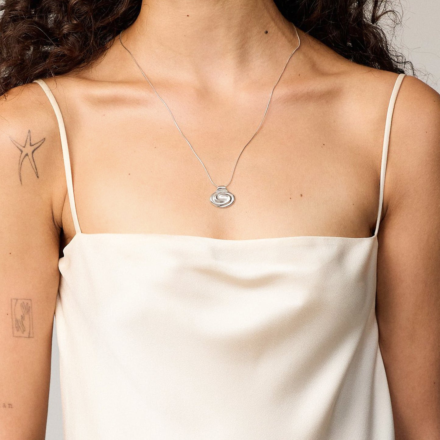 ONDINE OVAL NECKLACE SILVER